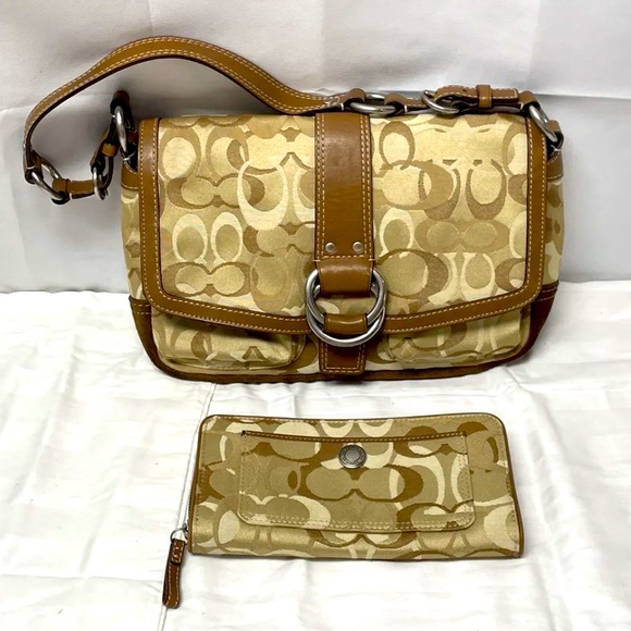 Coach 2pc Set Bag and Wallet w/ Dust bag Rare Excellent Condition no call outs - Picture 1 of 16